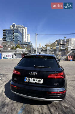 Внедорожник / Кроссовер Audi Q5 2018 в 