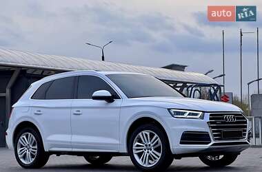 Внедорожник / Кроссовер Audi Q5 2020 в 