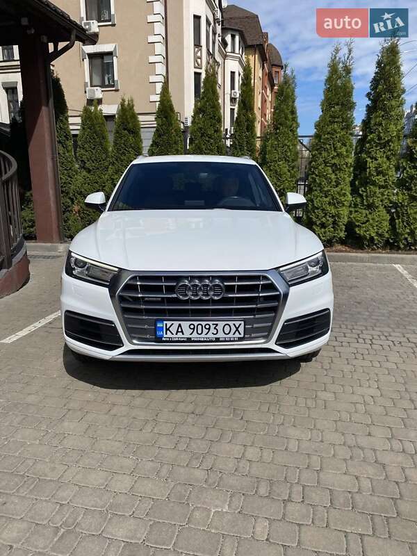 Внедорожник / Кроссовер Audi Q5 2017 в 