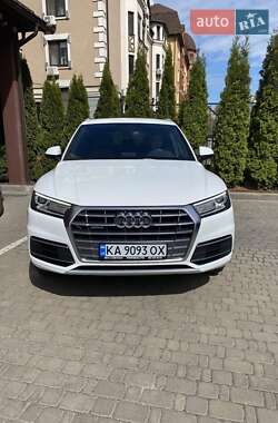 Внедорожник / Кроссовер Audi Q5 2017 в 
