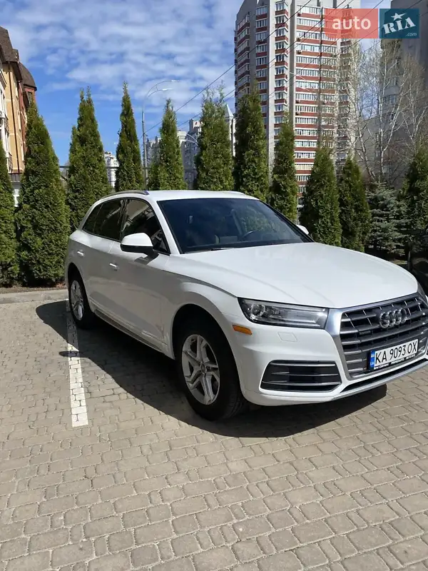 Внедорожник / Кроссовер Audi Q5 2017 в 