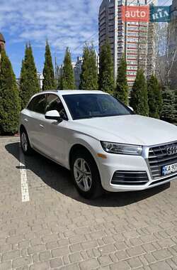 Внедорожник / Кроссовер Audi Q5 2017 в 