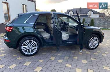 Позашляховик / Кросовер Audi Q5 2018 в 