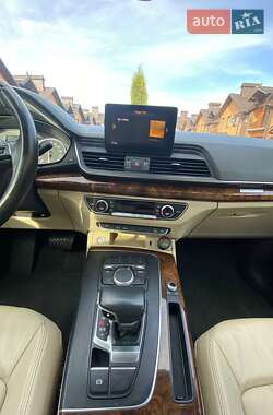 Внедорожник / Кроссовер Audi Q5 2018 в 