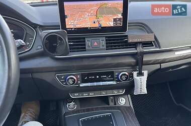 Внедорожник / Кроссовер Audi Q5 2018 в 