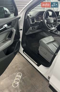 Внедорожник / Кроссовер Audi Q5 2018 в 
