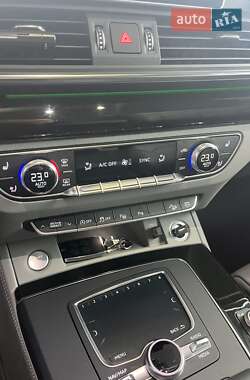 Внедорожник / Кроссовер Audi Q5 2018 в 