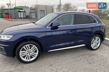 Внедорожник / Кроссовер Audi Q5 2018 в 