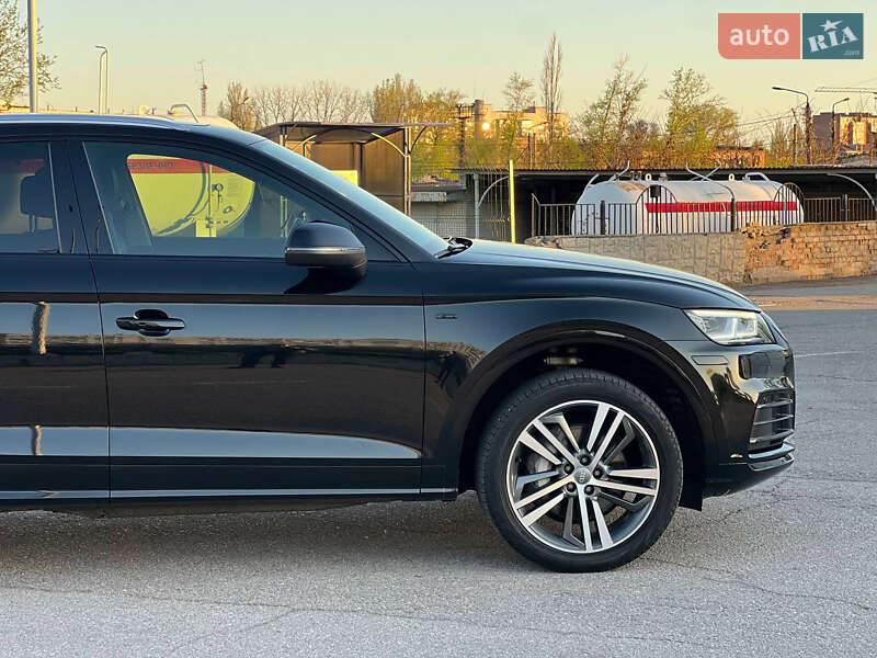 Внедорожник / Кроссовер Audi Q5 2019 в Киеве