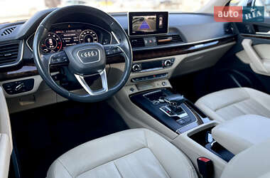 Внедорожник / Кроссовер Audi Q5 2018 в 