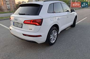 Внедорожник / Кроссовер Audi Q5 2018 в 