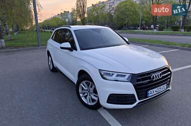 Внедорожник / Кроссовер Audi Q5 2018 в 