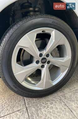 Внедорожник / Кроссовер Audi Q5 2023 в 
