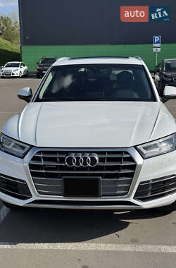 Внедорожник / Кроссовер Audi Q5 2017 в 