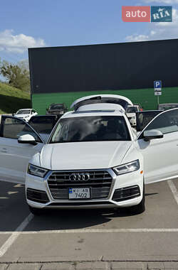 Внедорожник / Кроссовер Audi Q5 2017 в 