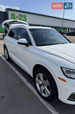 Внедорожник / Кроссовер Audi Q5 2017 в 