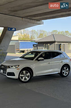 Внедорожник / Кроссовер Audi Q5 2017 в 