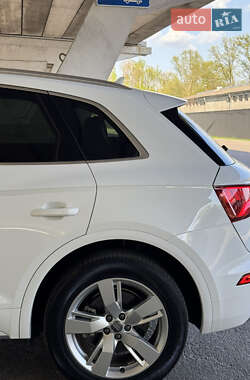 Внедорожник / Кроссовер Audi Q5 2017 в 