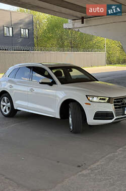 Внедорожник / Кроссовер Audi Q5 2017 в 