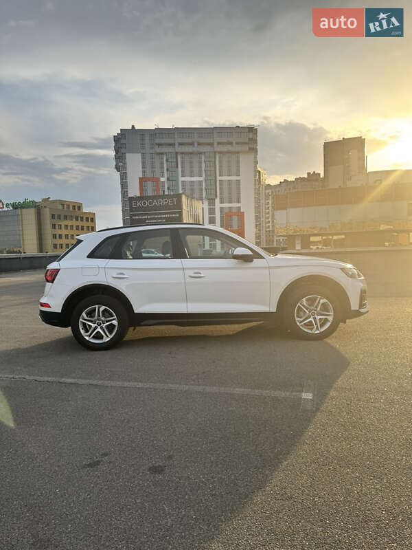 Позашляховик / Кросовер Audi Q5 2021 в Києві