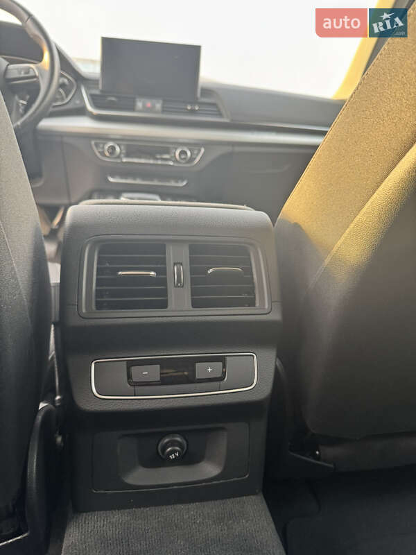 Позашляховик / Кросовер Audi Q5 2021 в Києві
