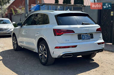 Внедорожник / Кроссовер Audi Q5 2021 в 