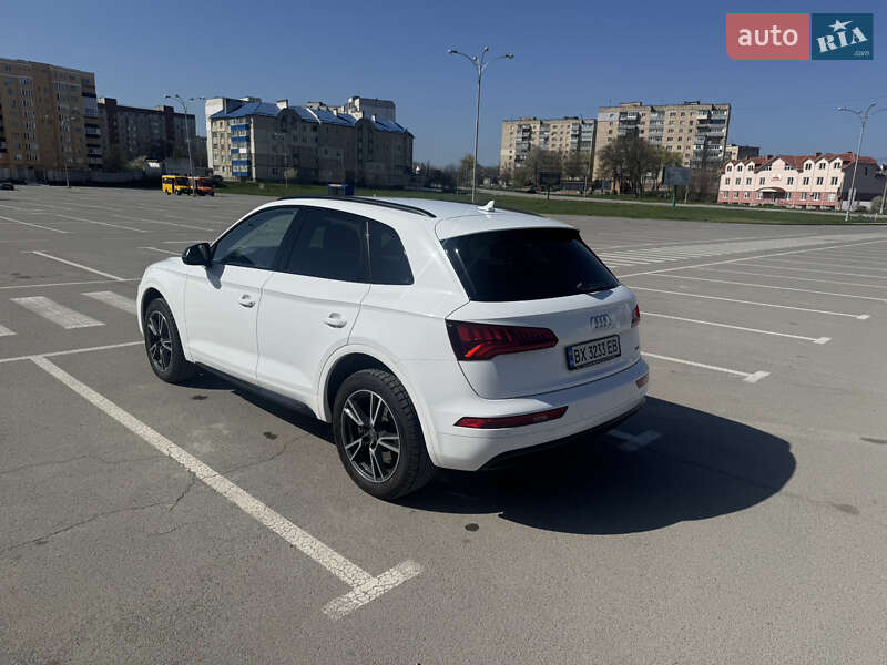 Внедорожник / Кроссовер Audi Q5 2019 в Каменец-Подольском