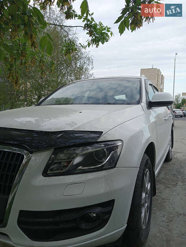 Внедорожник / Кроссовер Audi Q5 2010 в 
