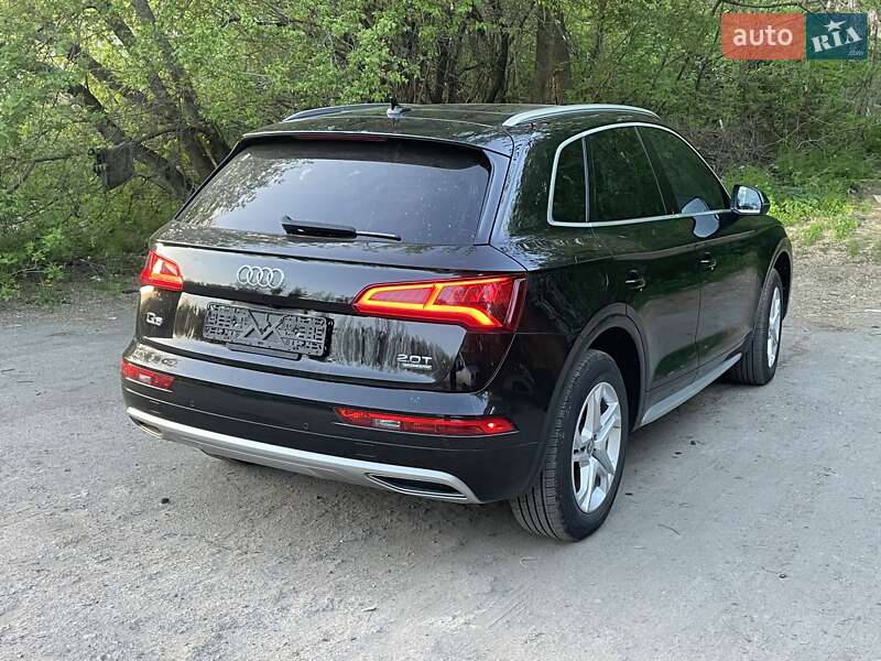Позашляховик / Кросовер Audi Q5 2018 в Луцьку