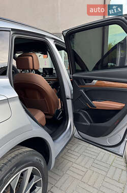 Внедорожник / Кроссовер Audi Q5 2022 в 