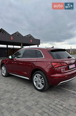 Внедорожник / Кроссовер Audi Q5 2018 в 