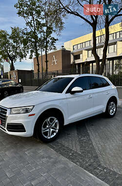 Внедорожник / Кроссовер Audi Q5 2018 в 