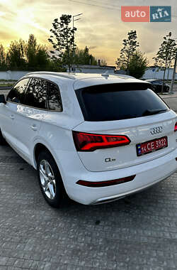 Внедорожник / Кроссовер Audi Q5 2018 в 