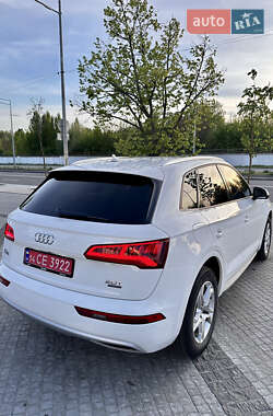 Внедорожник / Кроссовер Audi Q5 2018 в 