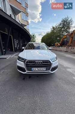 Внедорожник / Кроссовер Audi Q5 2017 в 