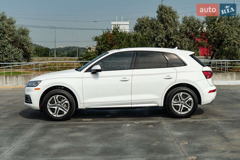 Внедорожник / Кроссовер Audi Q5 2018 в 