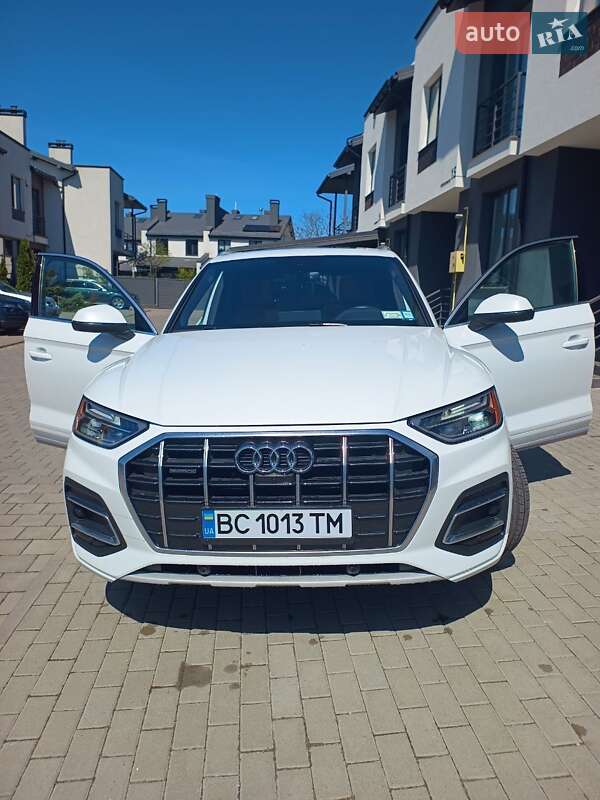 Позашляховик / Кросовер Audi Q5 2020 в 