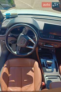 Позашляховик / Кросовер Audi Q5 2020 в 