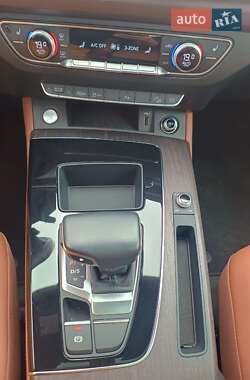 Позашляховик / Кросовер Audi Q5 2020 в 