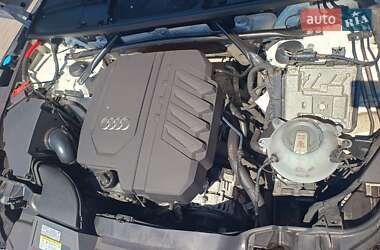 Позашляховик / Кросовер Audi Q5 2020 в 