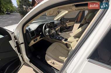 Внедорожник / Кроссовер Audi Q5 2017 в 