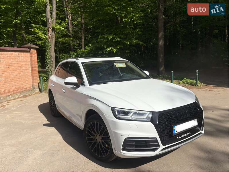 Внедорожник / Кроссовер Audi Q5 2017 в 