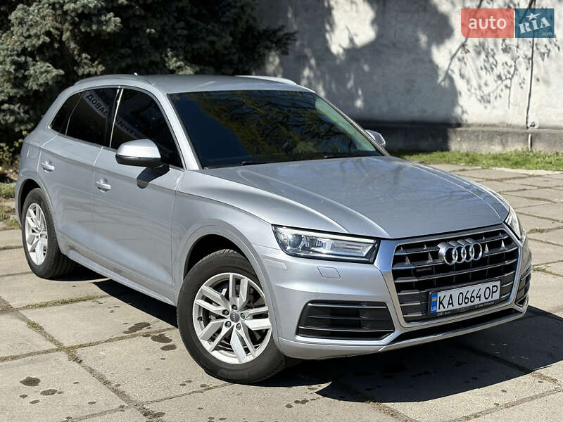 Позашляховик / Кросовер Audi Q5 2018 в 