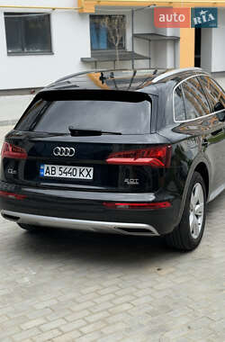 Внедорожник / Кроссовер Audi Q5 2017 в 