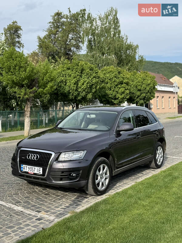 Внедорожник / Кроссовер Audi Q5 2010 в 