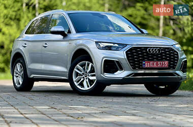 Внедорожник / Кроссовер Audi Q5 2021 в 