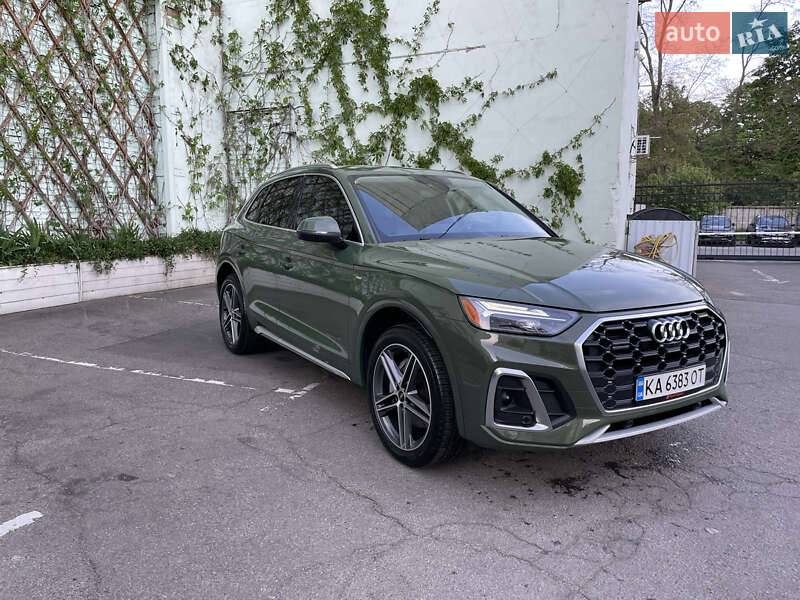 Внедорожник / Кроссовер Audi Q5 2021 в 