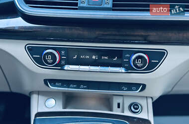 Внедорожник / Кроссовер Audi Q5 2018 в 