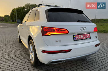 Позашляховик / Кросовер Audi Q5 2018 в 