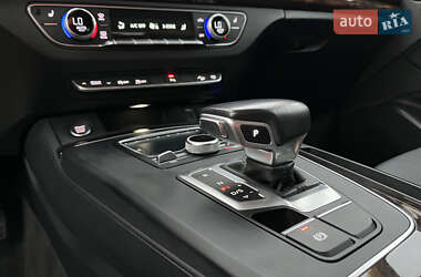 Позашляховик / Кросовер Audi Q5 2018 в 